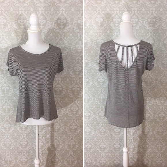 3/$20{The Limited}M Black/Beige Striped T-Shirt